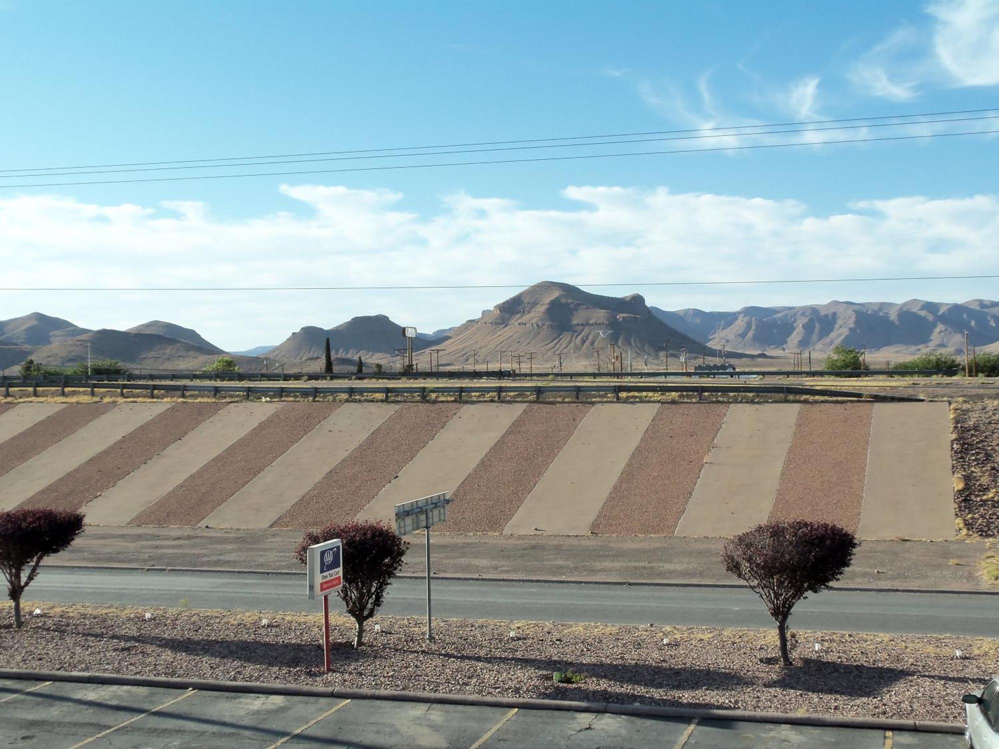 Super 8 By Wyndham Van Horn Exterior photo